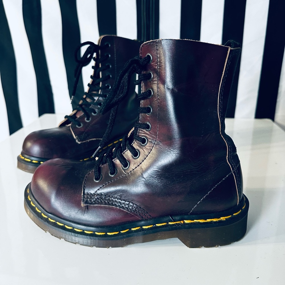 Dr. Martens Vintage Made in England Classic Pascal Boots in RARE Deep Purple!